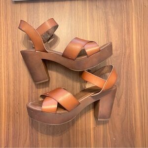 Universal Thread Platform Sandal 11